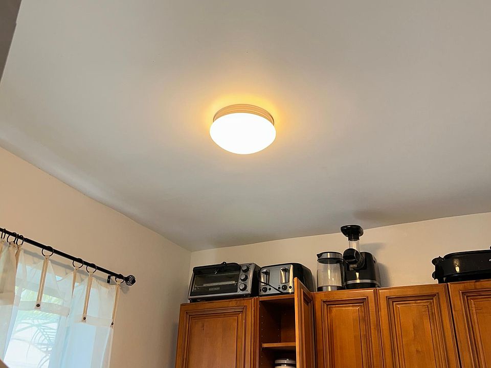 1st image of 760 Jefferson Ave APT 6