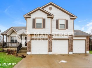 1602 Fairway Ct, Pleasant Hill, MO 64080
