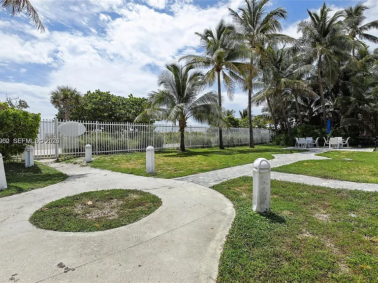 5255 Collins Ave #7G — Photo 19