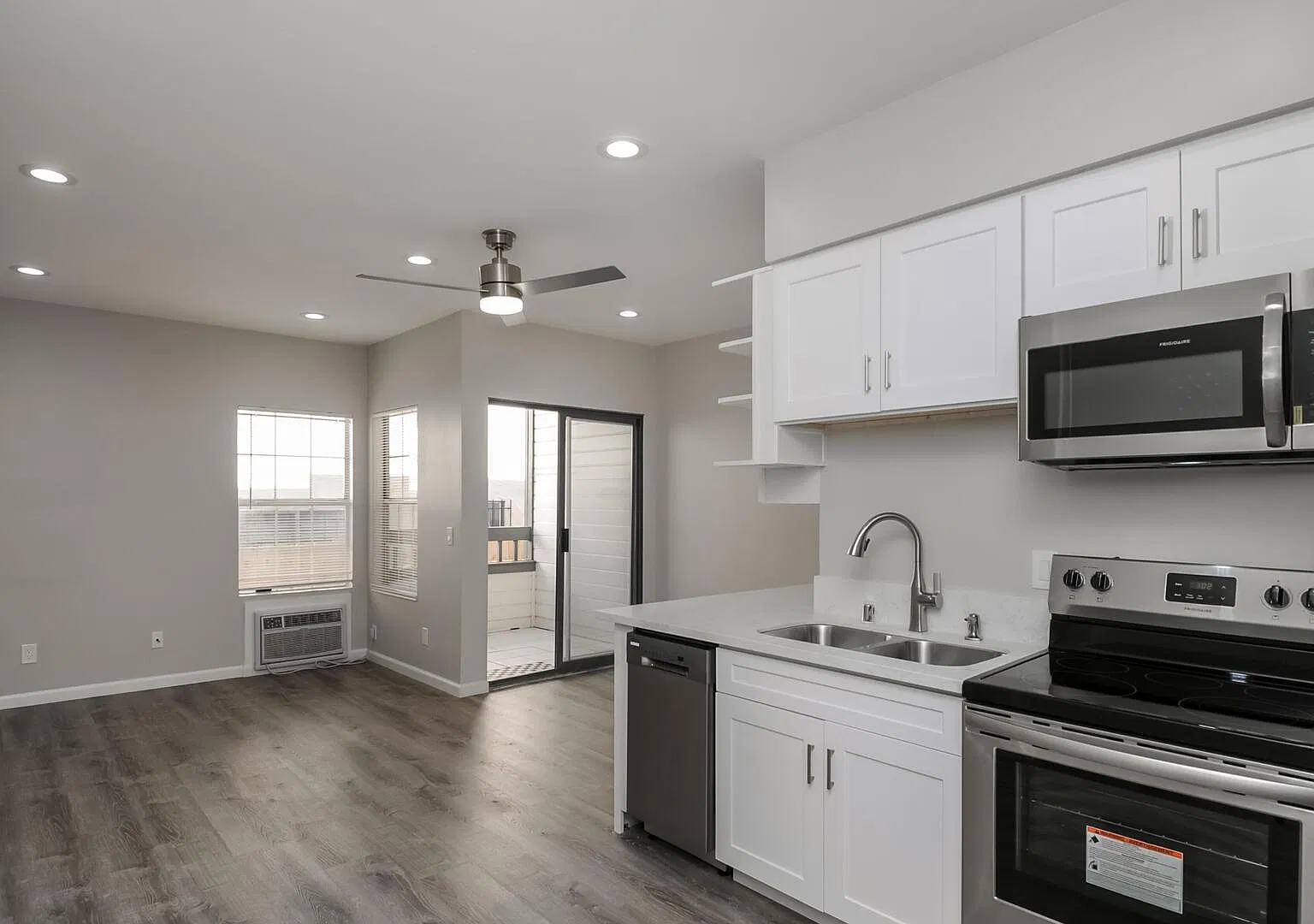 1 bed, 524 sqft, $2,200 — Photo 2