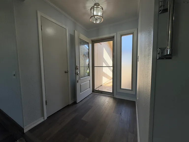 1 Surrey Cir — Photo 4