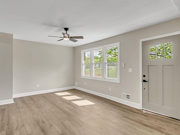 4th image of 10 Shamrock Cir