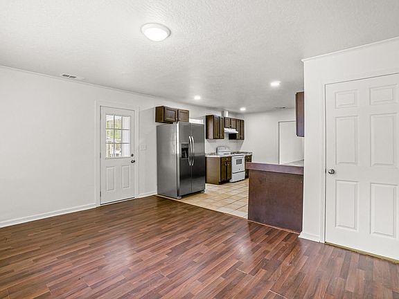 5th image of 907 Wedgewood Dr