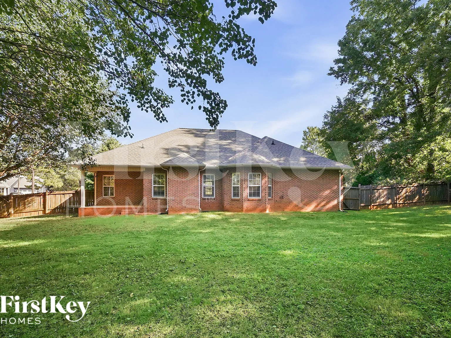 3 bed, 2.0 bath, 1830 sqft, $2,115 — Photo 3