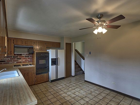 3rd image of 8817 Biloba St