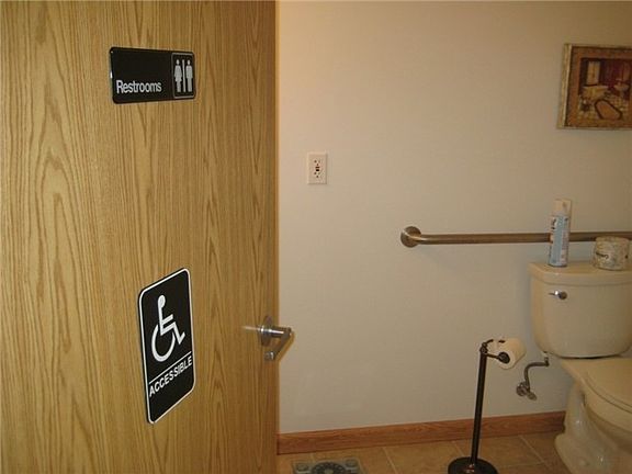 5th image of 5016 Bridgeport Way W