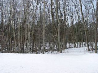 9970 Cross Creek Dr, South Lyon, MI 48178