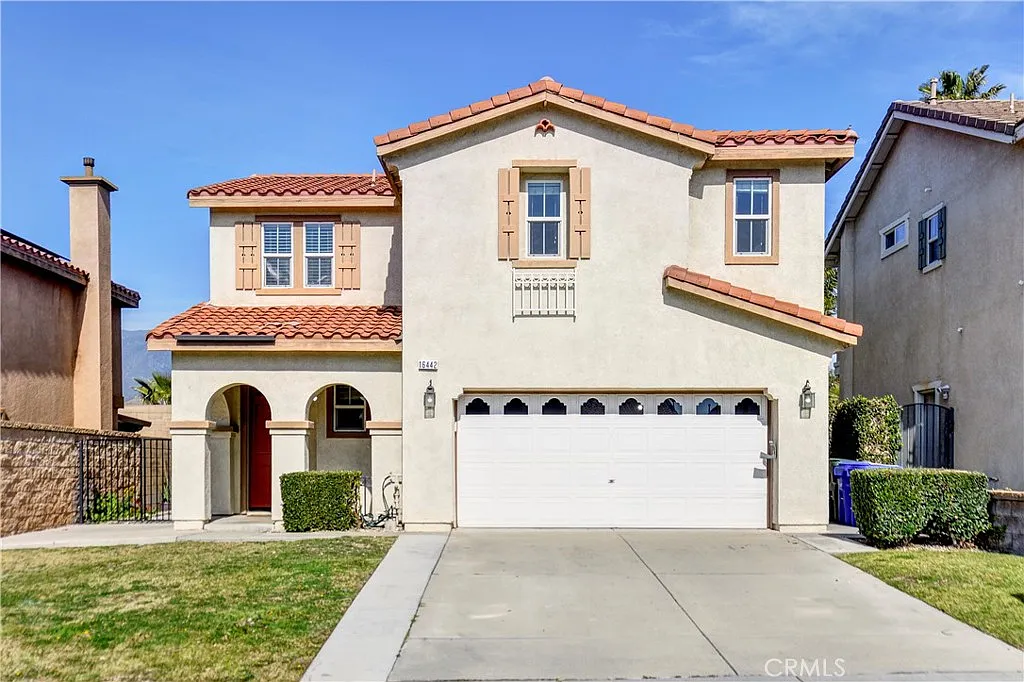 3 bed, 2.5 bath, 1567 sqft, $3,300 — Photo 2