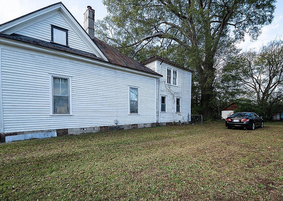 2nd image of 322 Rose St