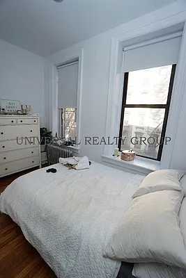 Rented by Universal Realty Group | media 7