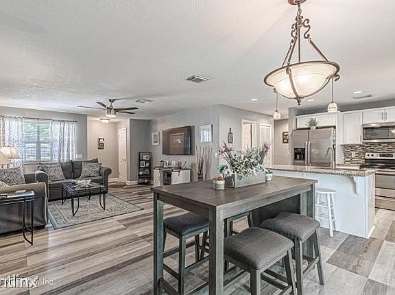 4th image of 207R Evergreen Ln