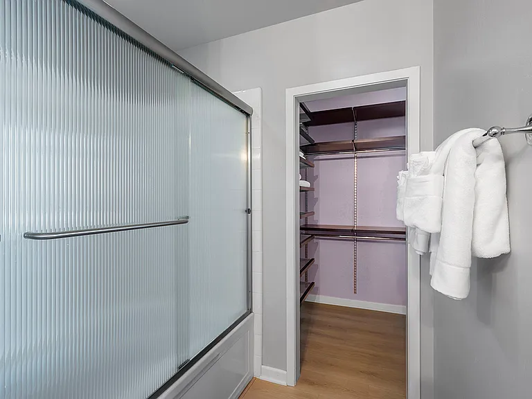 527 10th Ave #407 — Photo 32