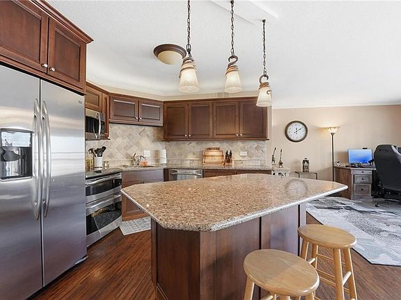 5th image of 310 W 49th St APT 201