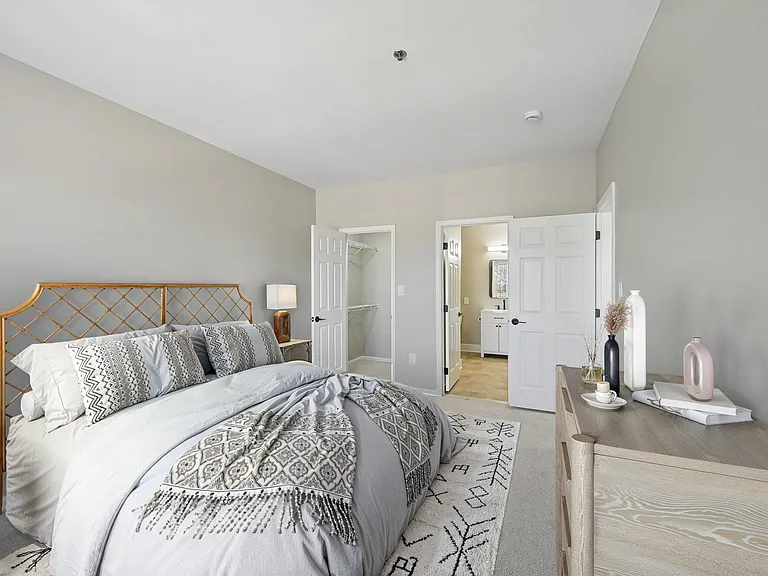 Fox Ridge and Lakeview Park Apartments — Photo 11