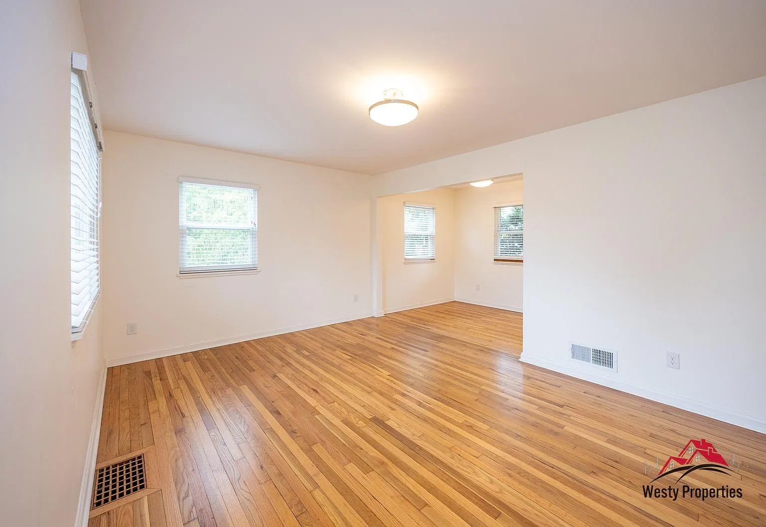 2005 Northeast Prescott Street - Apt 4 — Photo 2