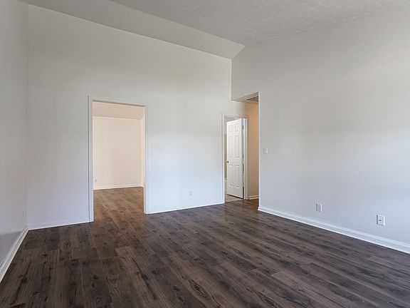 3rd image of 4320 Roundtable Ct