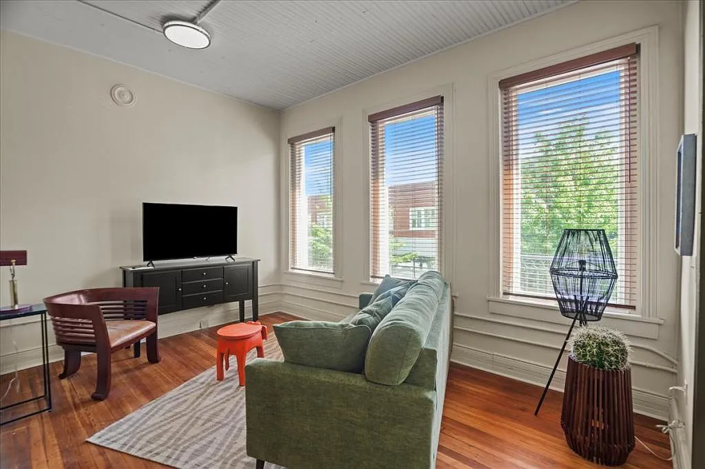 127-E W Evans St — Photo 4
