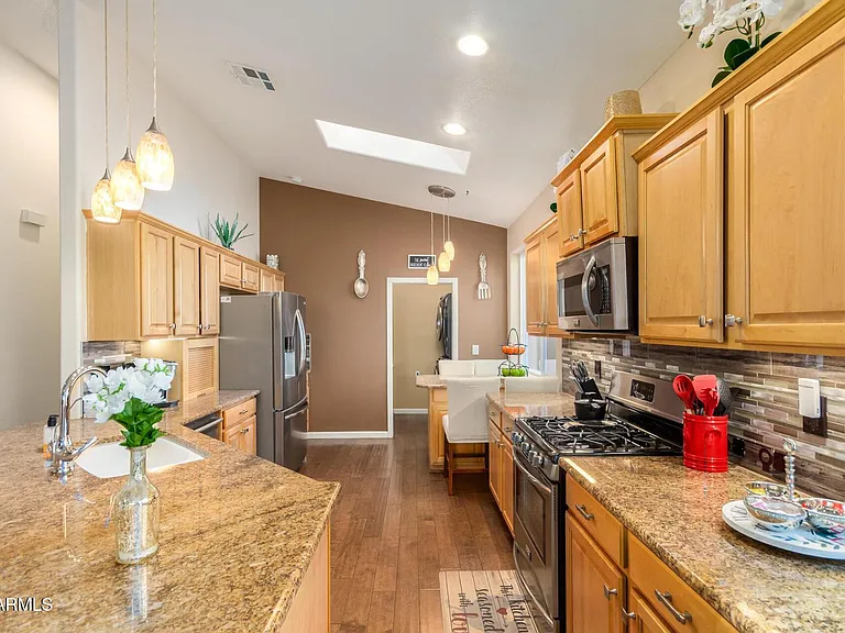 3341 E Fremont Rd — Photo 5