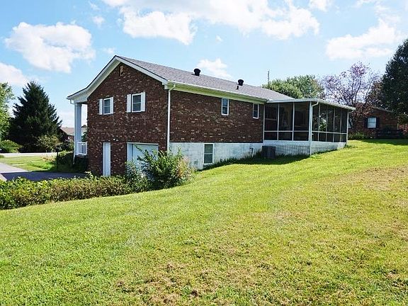 5th image of 160 Southway Dr