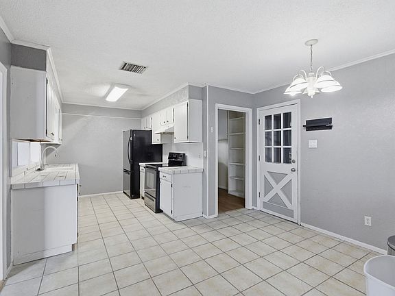 5th image of 2715 Saint Francis St
