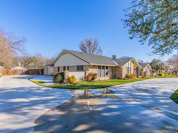 4th image of 1112 Spring Lake Dr
