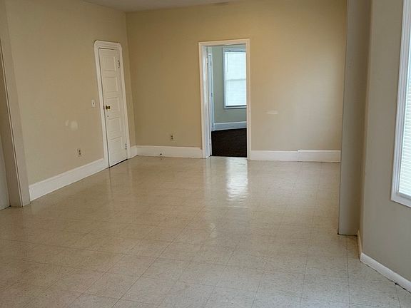 2nd image of 810 Brock Ave #3S