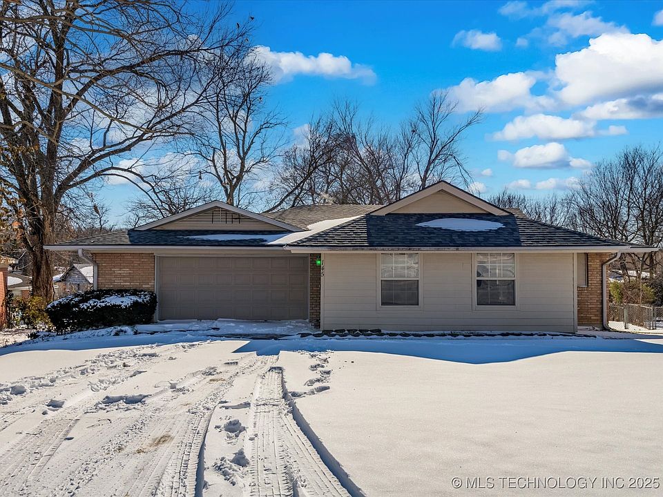 1st image of 145 SE Fleetwood Pl