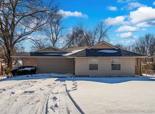 145 SE Fleetwood Pl, Bartlesville, OK 74006