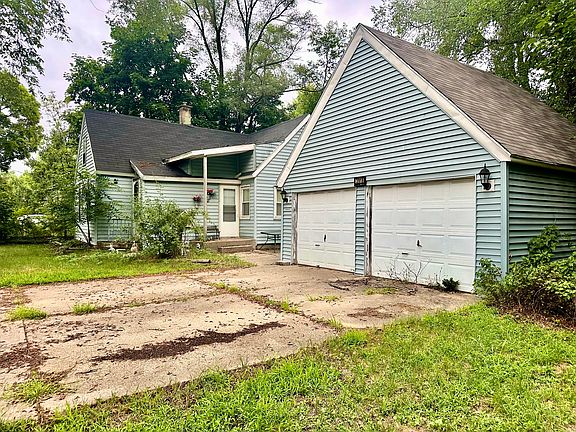 3rd image of 3918 Miramar Ave NE