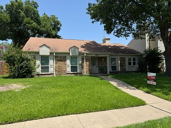 2nd image of 2919 Riviera Dr