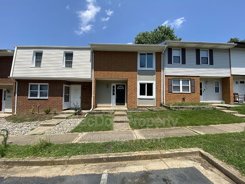 1st image of 123 Oak Dr
