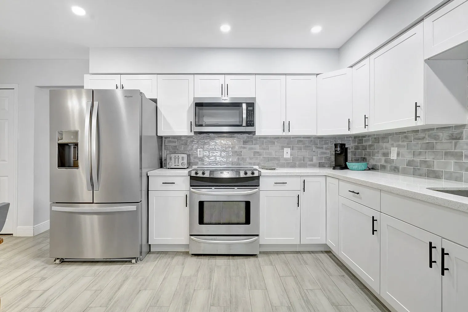 3 bed, 2.0 bath, 1539 sqft, $3,620 — Photo 2