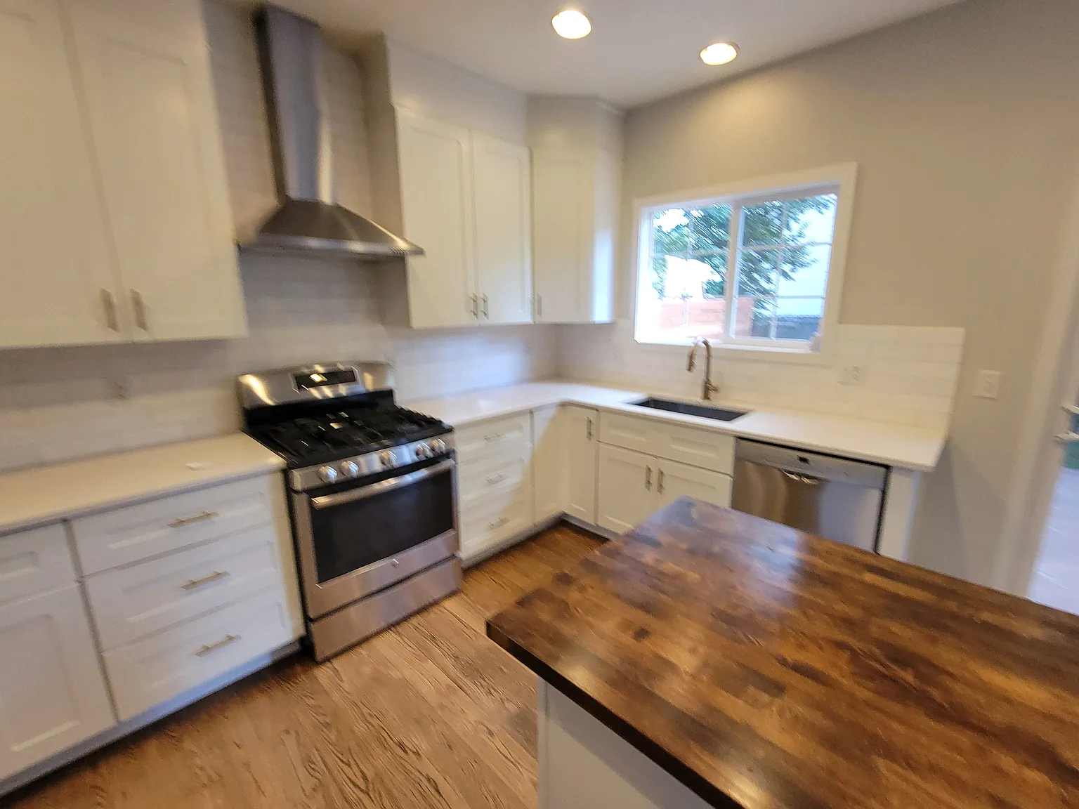 3 bed, 2.5 bath, 1758 sqft, $3,100 — Photo 4