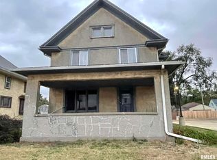 818 N 2nd St, Clinton, IA 52732