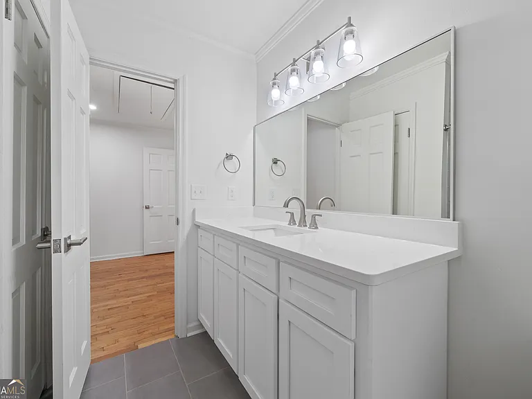 223 Brookwood Dr — Photo 35