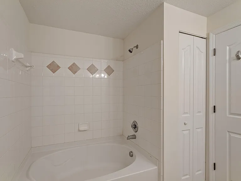 9303 Myrtlewood Cir W — Photo 10