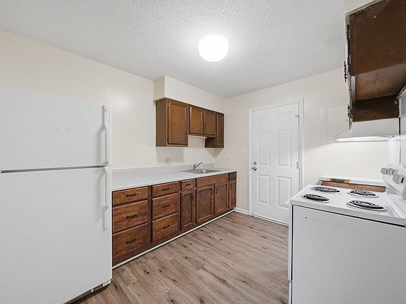 2nd image of 655 7th Ave SW Unit 12