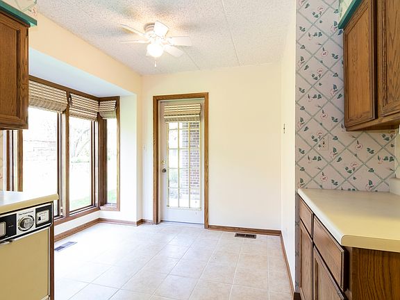 2nd image of 8140 W Brookside Dr APT 101