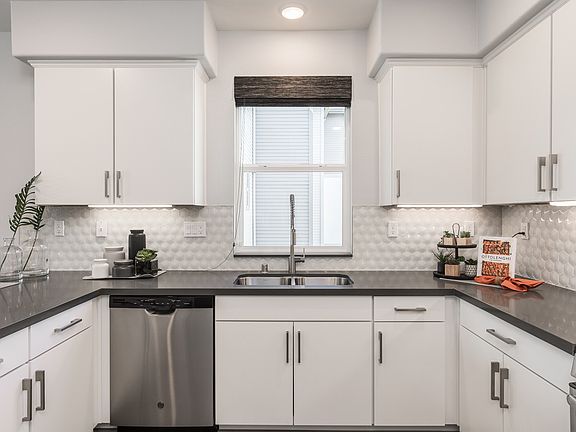 4th image of 915 Cotati Ter Unit 7