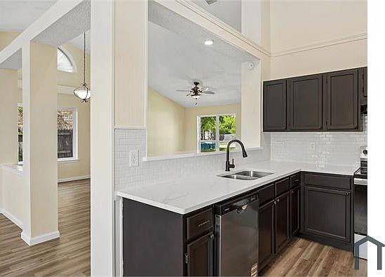 4th image of 7606 Clairmont Ave