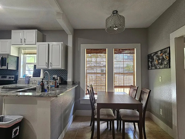1628 S Grove St — Photo 3