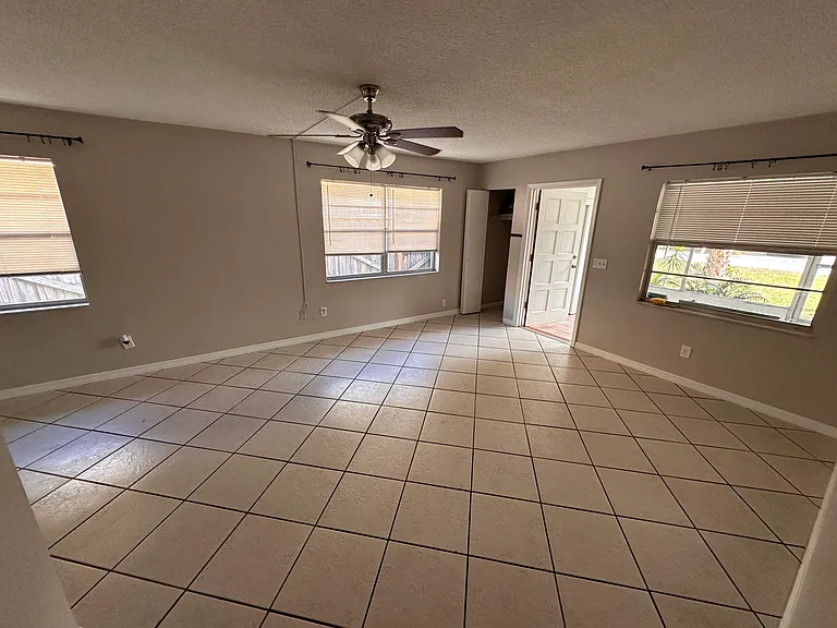 702 Heritage Ln — Photo 25