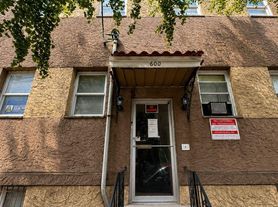 600 N 6th St, Newark, NJ