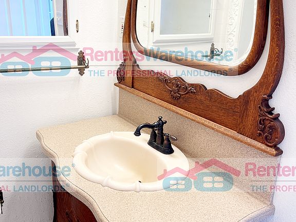 4th image of 970 E 1st Ave APT 2