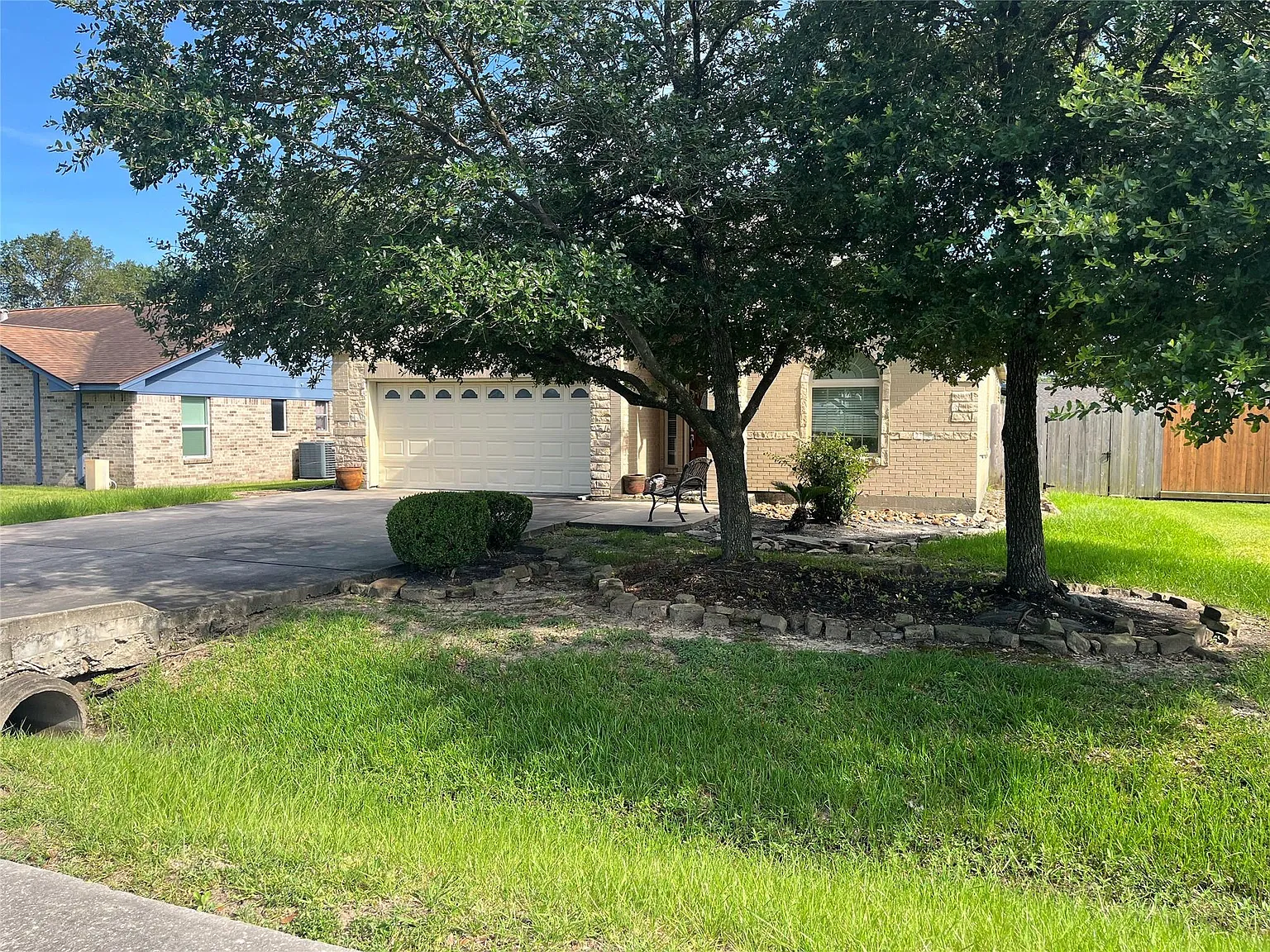 3 bed, 2.0 bath, 1863 sqft, $2,600 — Photo 3