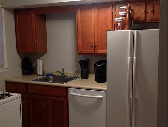 4th image of 383 Stillwell Ave