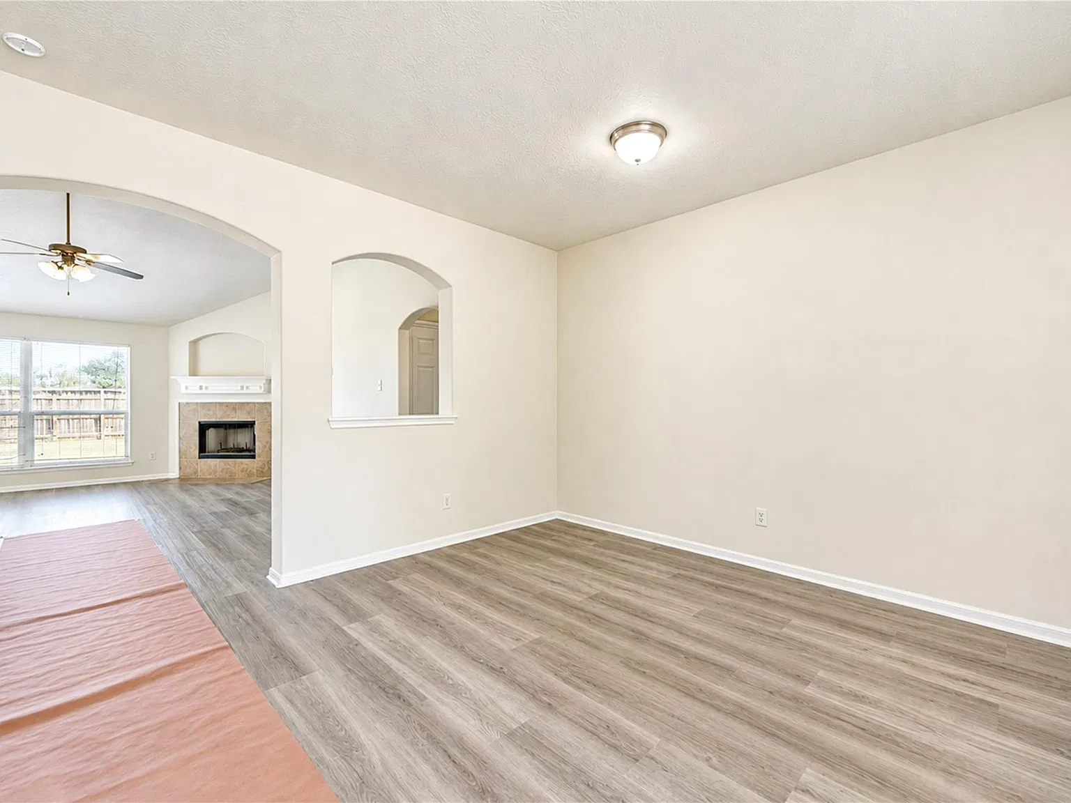 4 bed, 2.0 bath, 1919 sqft, $2,100 — Photo 4
