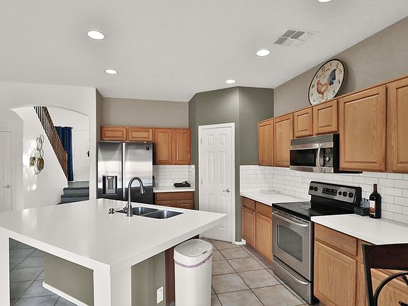 5th image of 44392 W Juniper Ave