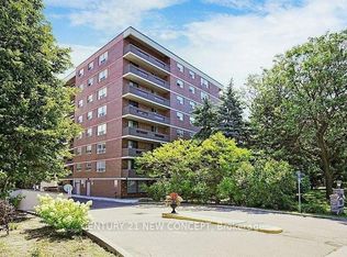 7451 Yonge St #101, Markham, ON L3T 2B4
