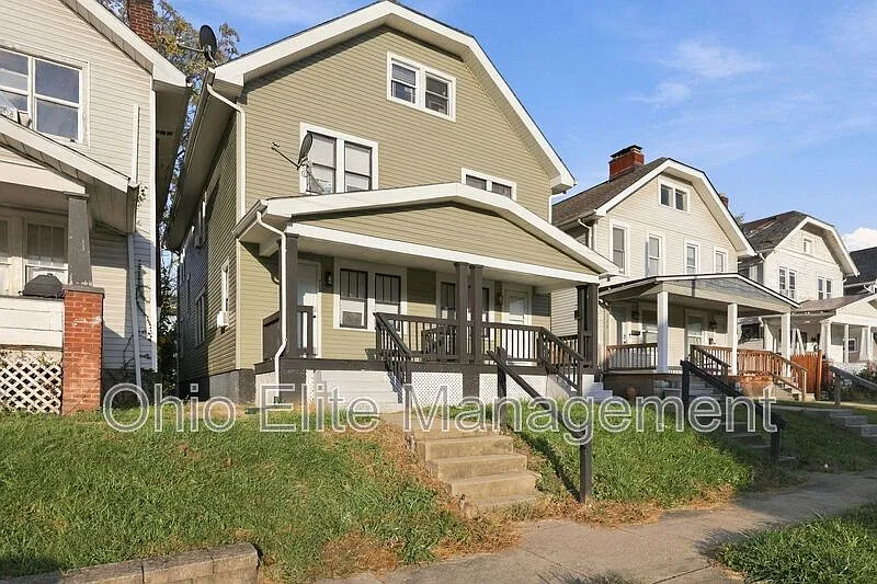 3 bed, 1.0 bath, 1260 sqft, $1,350 — Photo 2